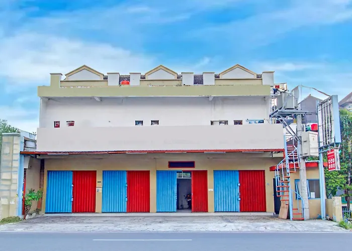 RedDoorz near Gembira Loka Zoo 3