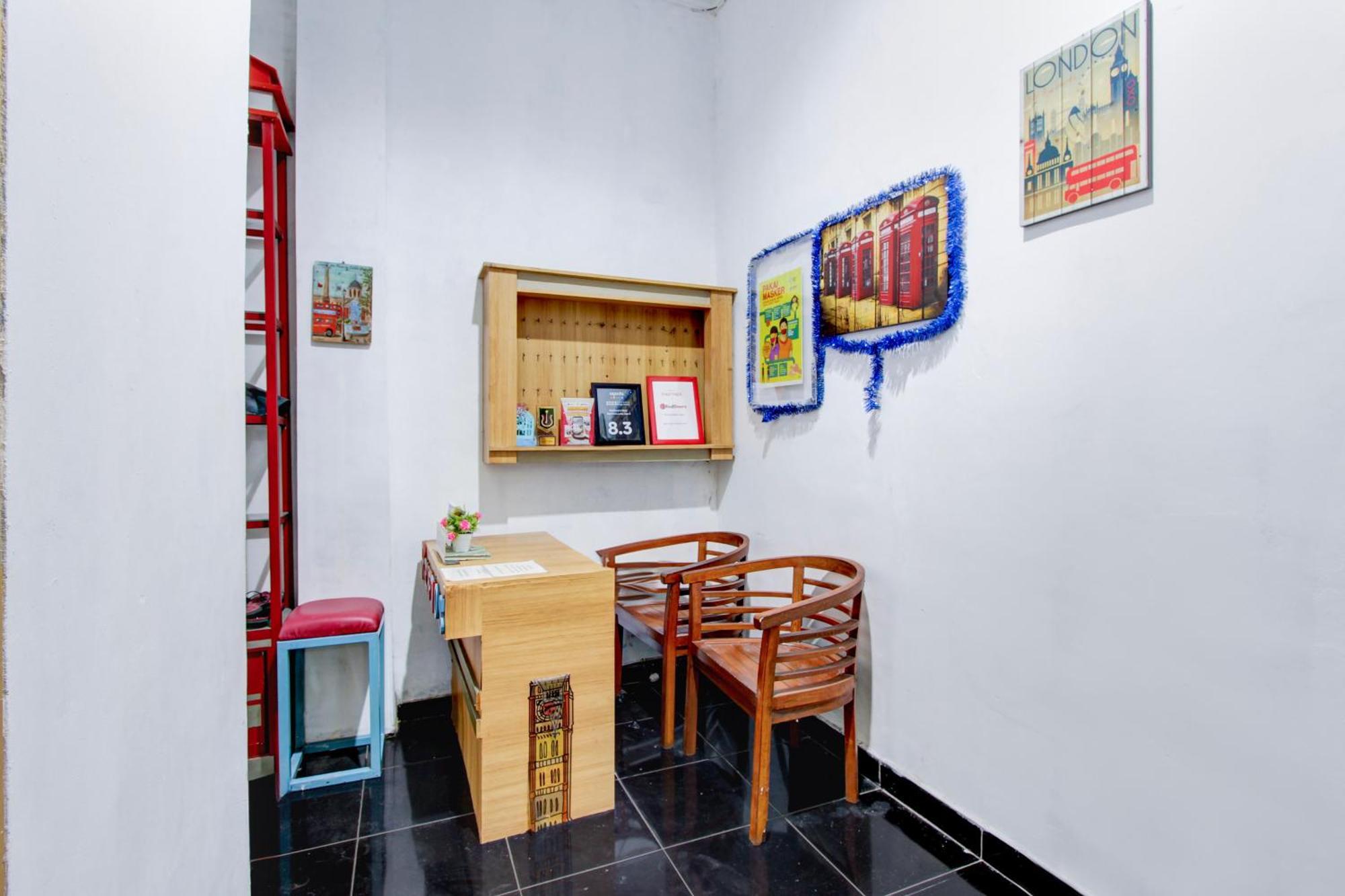 Hotel Reddoorz Near Gembira Loka Zoo 3 2*