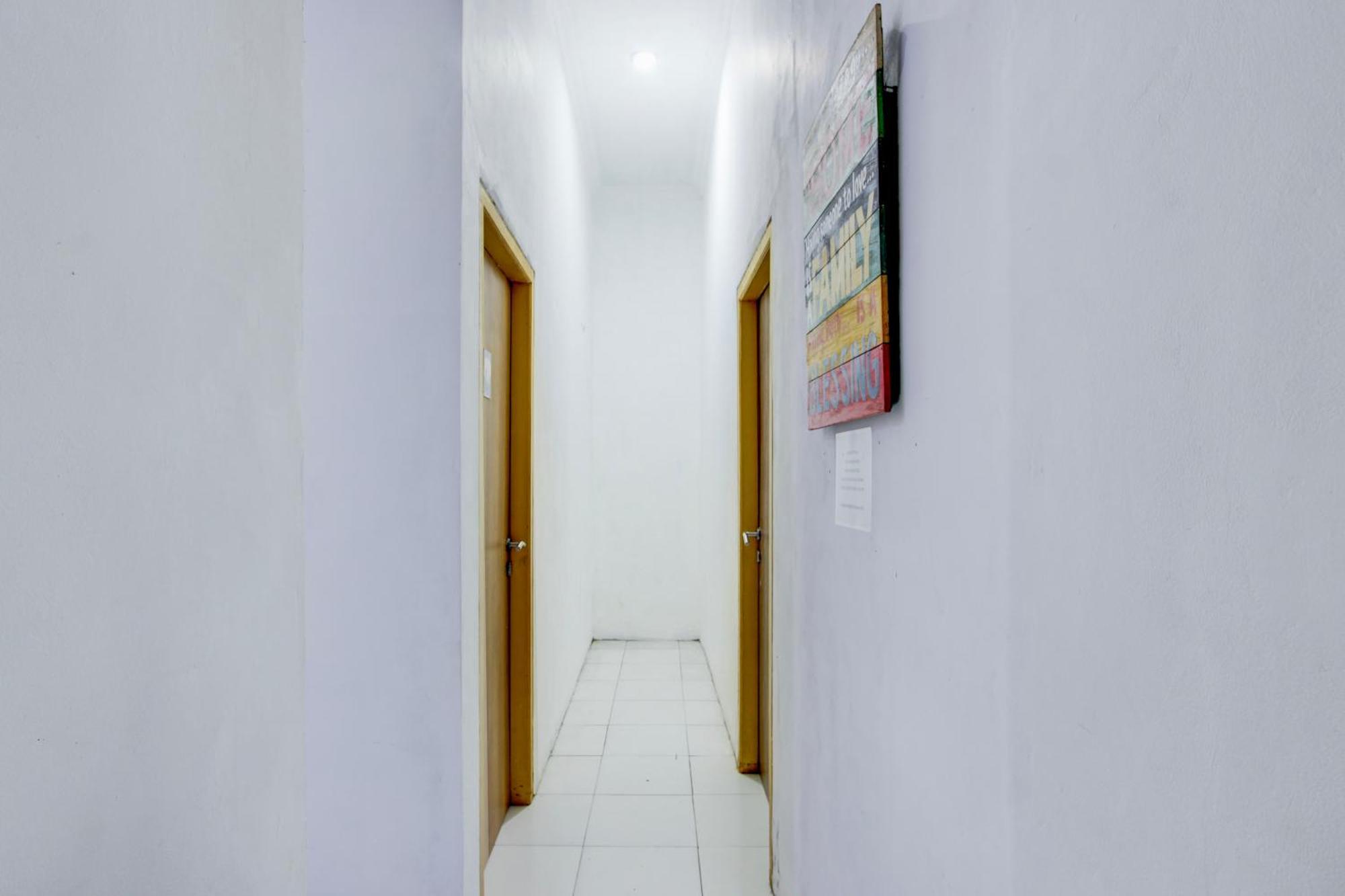 Hotel Reddoorz Near Gembira Loka Zoo 3 2*